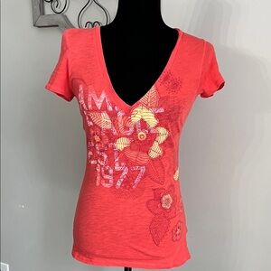 American Eagle Outfitters Coral Floral Graphic Tee size Small